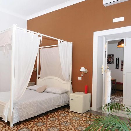 Napul'Art Bed & Breakfast เนเปิลส์ ภายนอก รูปภาพ