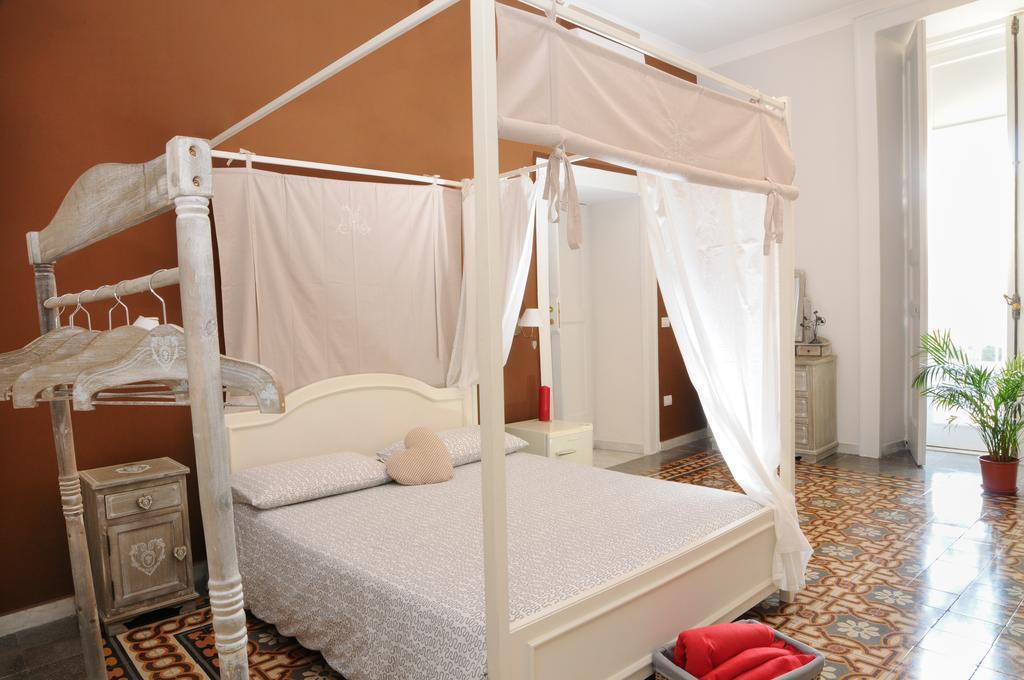Napul'Art Bed & Breakfast เนเปิลส์ ห้อง รูปภาพ