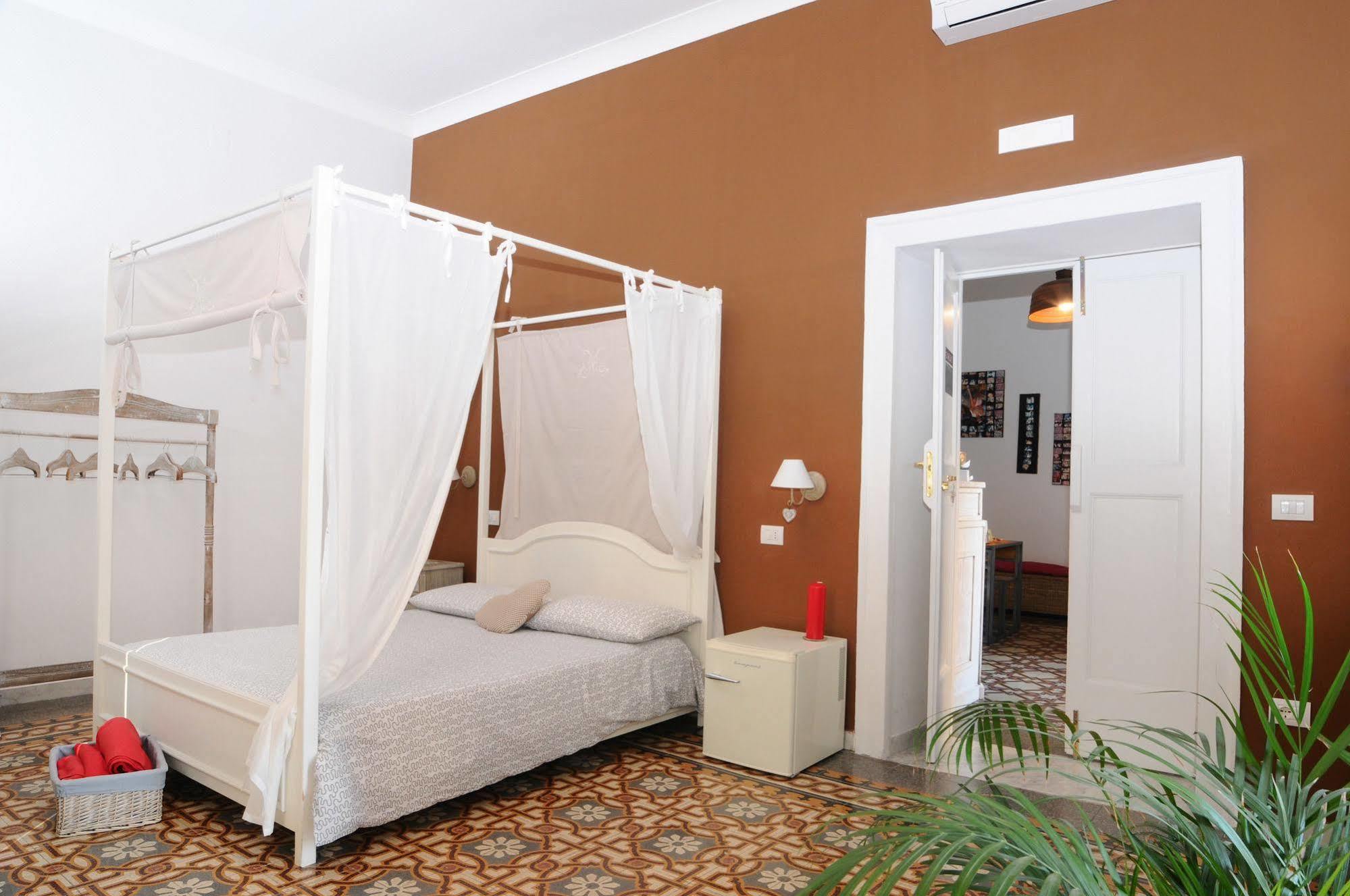 Napul'Art Bed & Breakfast เนเปิลส์ ภายนอก รูปภาพ