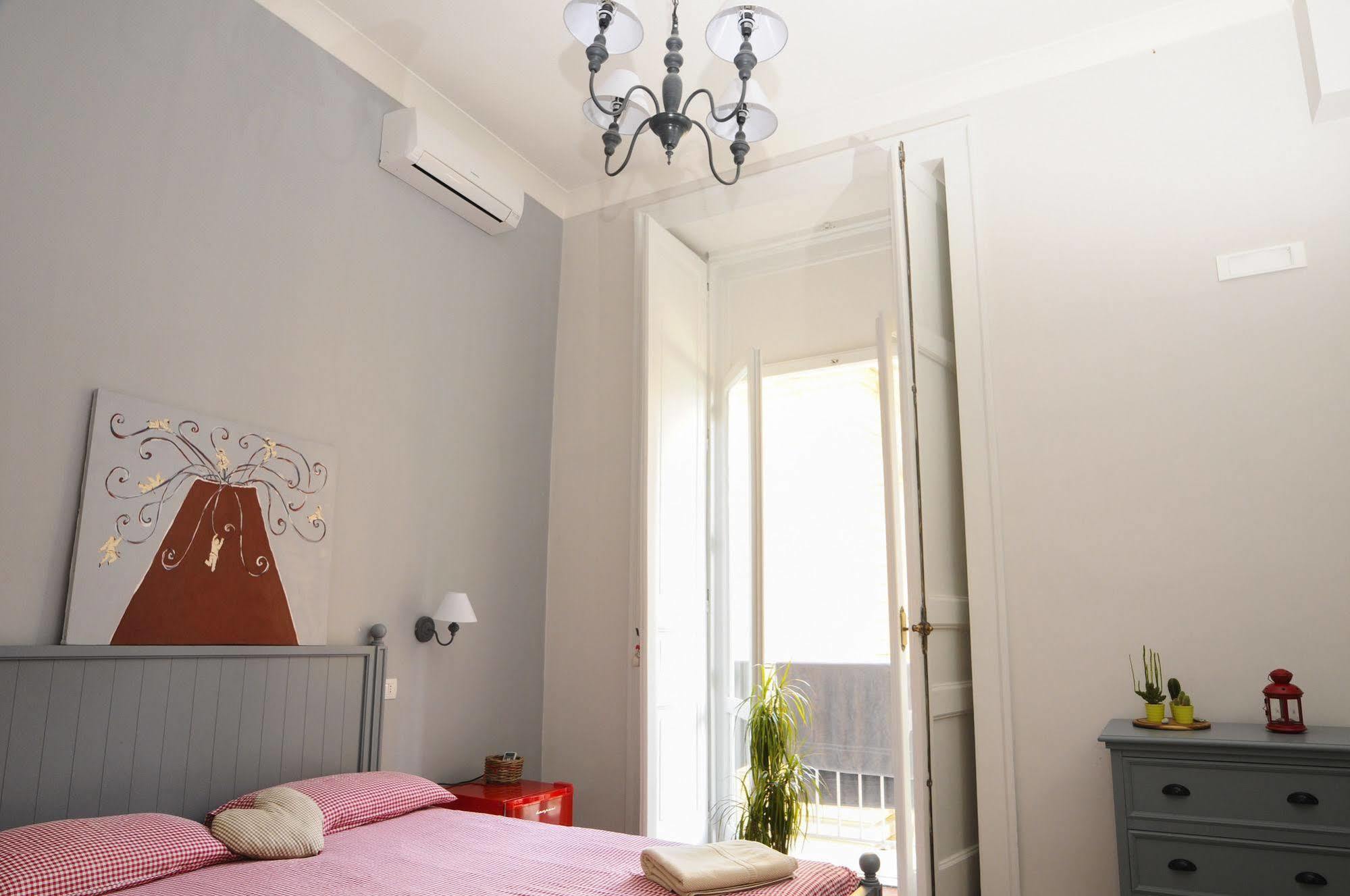 Napul'Art Bed & Breakfast เนเปิลส์ ภายนอก รูปภาพ